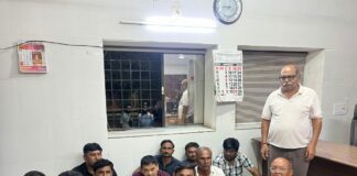 મોરબીના લાતીપ્લોટ વિસ્તારમાં ઓફિસમાં ચાલતી મીની ક્લબમાં જુગાર રમતા ૧૨ પકડાયા