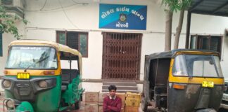 મોરબી-કંડલા બાયપાસ રોડ પરથી રીક્ષામાં ચોરખાનું બનાવી વિદેશી દારૂની હેરાફેરી કરતો ઈસમ ઝડપાયો :બે ફરાર