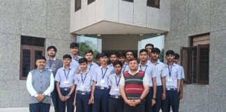 ટંકારાના એમ.પી.દોશી વિદ્યાલયની વિદ્યાર્થીનીએ દર્શન યુનિવર્સિટીની મુલાકાત લીધી