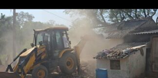 મોરબી સીટી બી ડિવિઝન પોલીસની આકરી કાર્યવાહી : બે અસામાજિક તત્વોના ગેરકાયદેસર મકાનો તોડી પાડ્યા