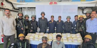 ઈરાનથી કેમિકલ મોકલવાની તૈયારીની ગુજરાત એટીએસને મળી બાતમી:ATS અને કોસ્ટગાર્ડના ઓપરેશનમાં 203 કિલો શંકાસ્પદ કેમીકલ સાથે બે ઈરાની નાગરિક ઝડપાયા