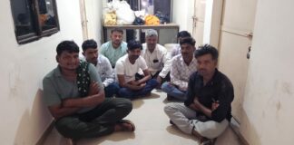 વાંકાનેરના સતાપર ગામે જાહેરમાં જુગાર રમતા આઠ શખ્સ ઝડપાયા
