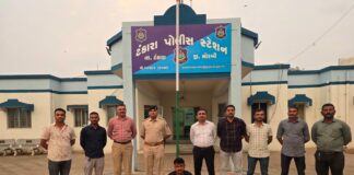 ટંકારાના હીરાપર ગામે ૨ પિસ્તોલ અને ૧૧ જીવતા કારતૂસ સાથે સિક્યુરિટી ગાર્ડની અટકાયત