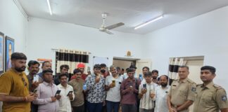 હળવદ પોલીસે ૧૯ ખોવાયેલા મોબાઇલ શોધી તેના મૂળ માલિકોને પરત આપ્યા
